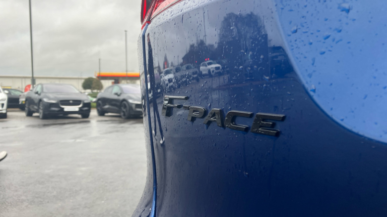 Jaguar F-Pace 2.0 D200 R-Dynamic Black 5dr Auto AWD Diesel Estate